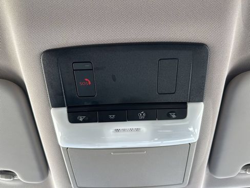 Used 2025 Nissan Rogue SV FWD image 37