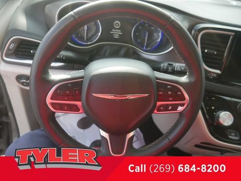 Used 2022 Chrysler Pacifica Touring-L FWD image 30