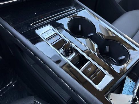 Used 2025 Volkswagen Atlas SE image 22