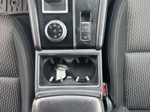 Used 2022 Mitsubishi Outlander ES image 29