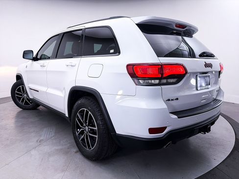 Used 2018 Jeep Grand Cherokee Trailhawk AWD/4WD image 2