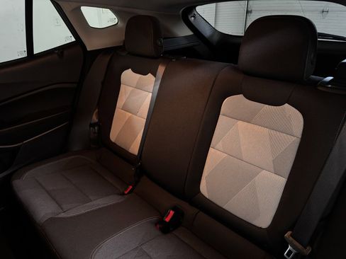 Used 2025 Chevrolet Trax LS image 43