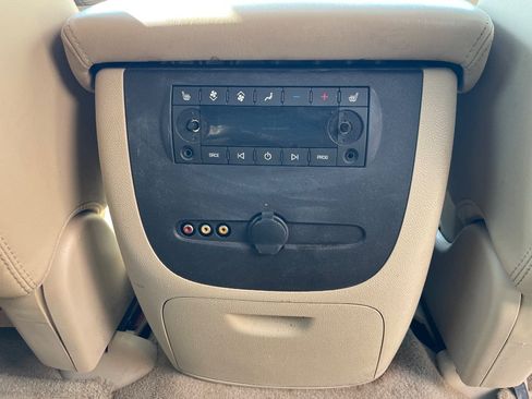 Used 2013 GMC Yukon XL Denali RWD image 31