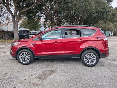 Used 2018 Ford Escape SE image 9