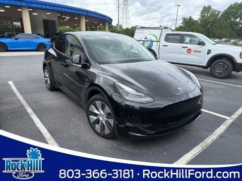 Used 2024 Tesla Model Y Long Range AWD/4WD image 1