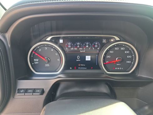 Used 2019 Chevrolet Silverado 1500 High Country w/ Technology Package AWD/4WD image 16