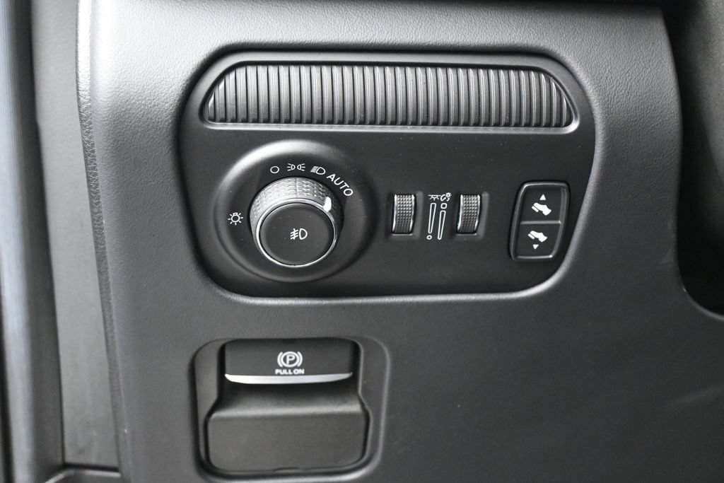 Used 2022 Jeep Grand Wagoneer Series III AWD/4WD image 16