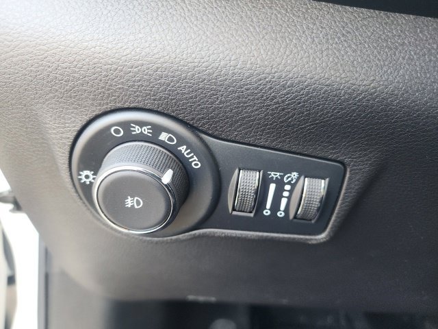 Used 2025 Jeep Compass Limited w/ High Altitude Package AWD/4WD image 13