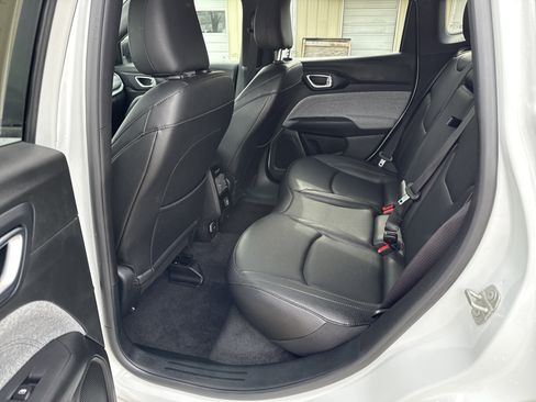 Used 2024 Jeep Compass Latitude image 14