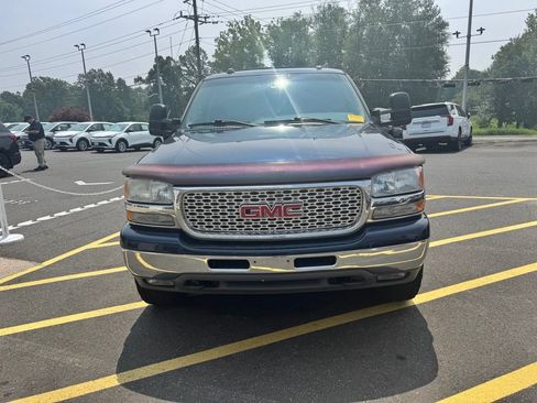 Used 2004 GMC Yukon XL 2500 SLT w/ Preferred Equipment Group AWD/4WD image 2