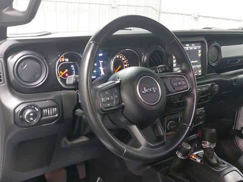Used 2022 Jeep Gladiator Sport image 15