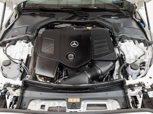 Used 2025 Mercedes-Benz C 300 4MATIC Sedan image 3