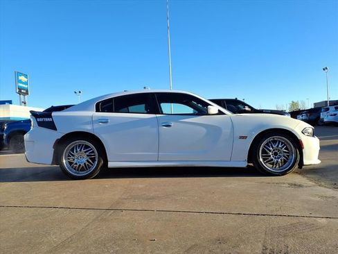 Used 2018 Dodge Charger R/T image 4