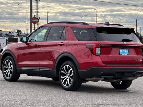 Certified 2025 Ford Explorer ST-Line image 6