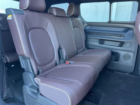 New 2025 Volkswagen ID. Buzz Pro S RWD image 33