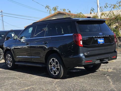 New 2025 Ford Expedition Active image 7