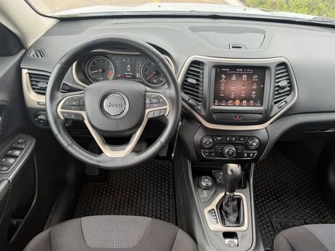 Used 2015 Jeep Cherokee Latitude w/ Cold Weather Group AWD/4WD image 10