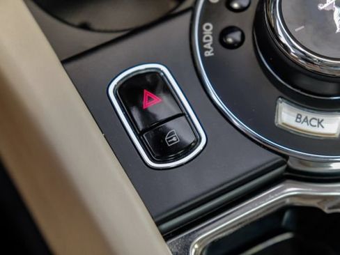 Used 2017 Rolls-Royce Wraith RWD image 32