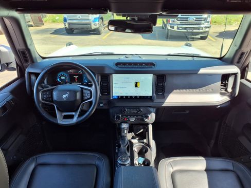 Used 2025 Ford Bronco Badlands image 11