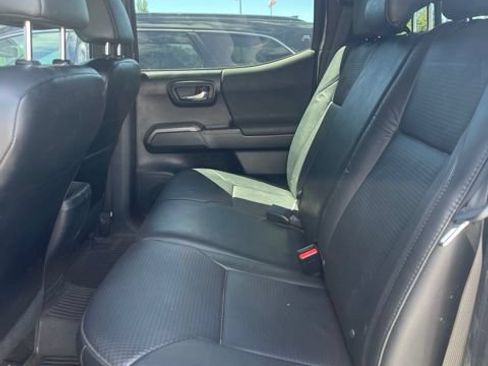 Used 2020 Toyota Tacoma TRD Off-Road w/ TRD Premium Off Road Package AWD/4WD image 10