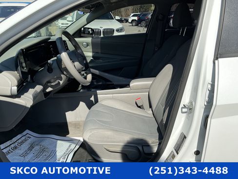 Used 2021 Hyundai Elantra SEL w/ Convenience Package image 11