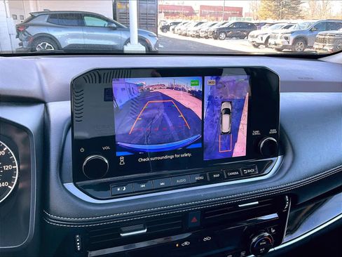 Used 2023 Nissan Rogue SL w/ SL Premium Package image 18