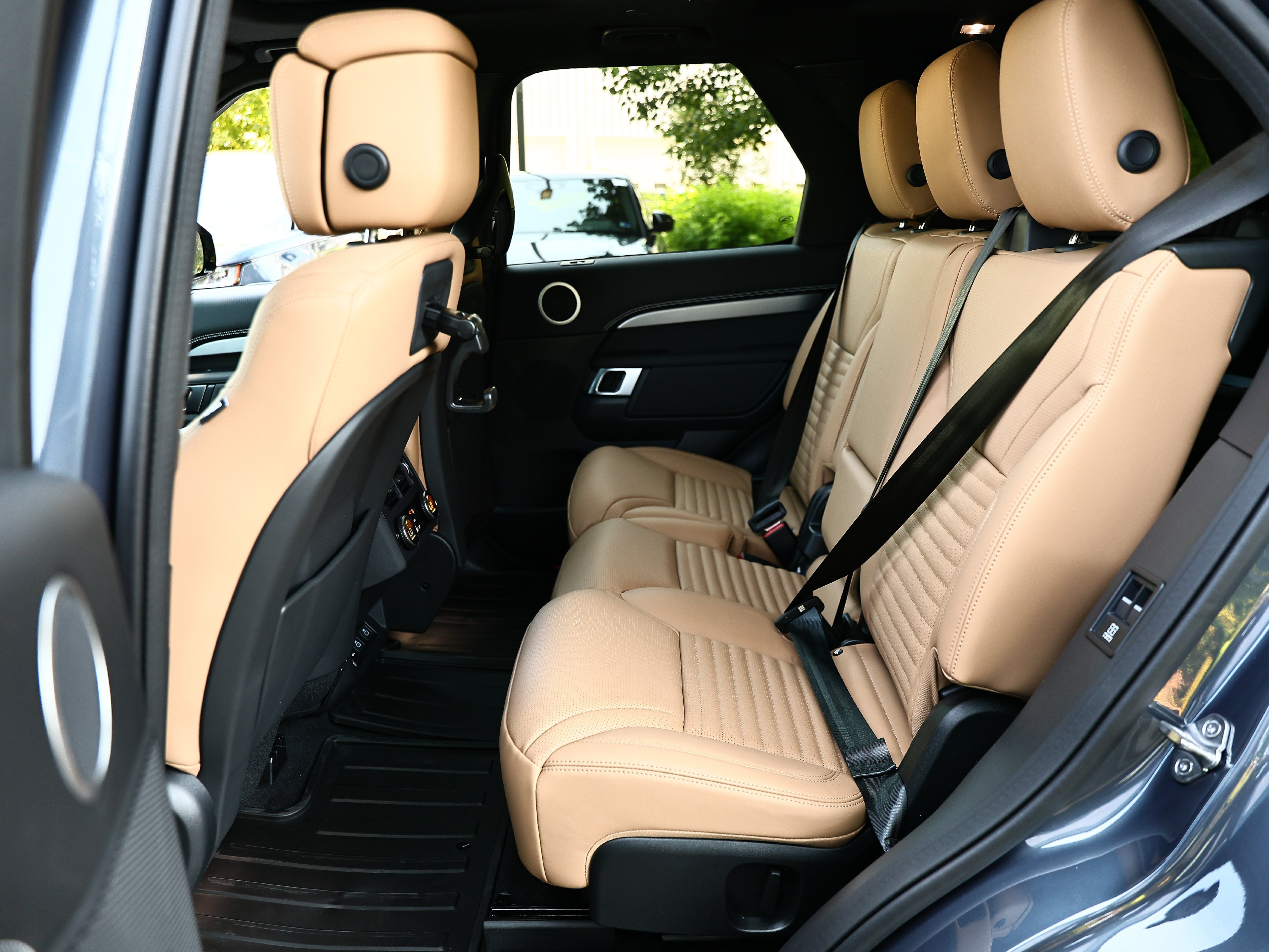 New 2026 Land Rover Discovery Limited Edition AWD/4WD image 27