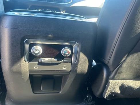 Used 2021 Chevrolet Suburban Z71 image 15