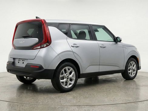 Used 2025 Kia Soul LX w/ LX Technology Package FWD image 9