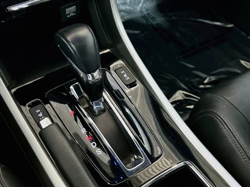 Used 2017 Honda Accord Touring image 13