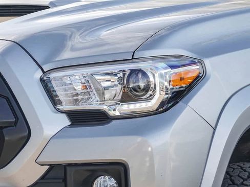 Used 2019 Toyota Tacoma TRD Sport image 8