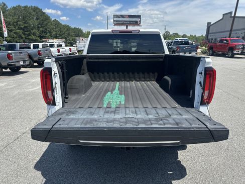 Used 2022 GMC Sierra 1500 SLT AWD/4WD image 18
