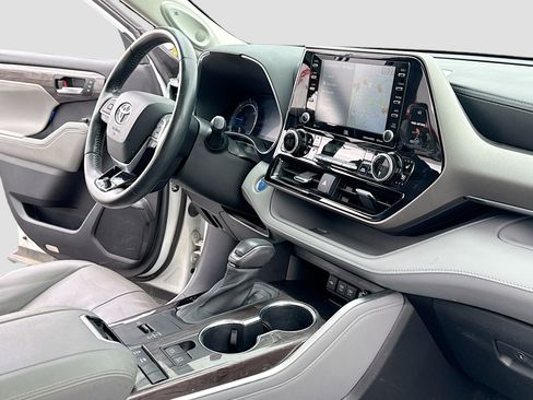 Used 2020 Toyota Highlander Limited FWD image 5