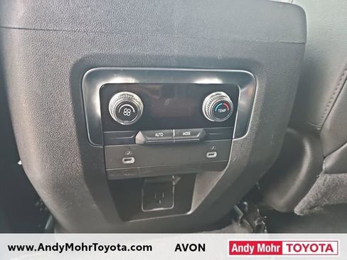 Used 2024 GMC Yukon SLT image 27