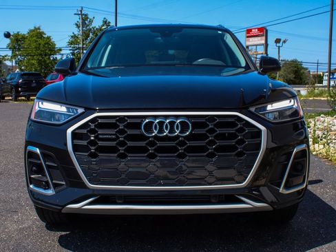 Used 2023 Audi Q5 2.0T Premium w/ Convenience Package AWD/4WD image 2