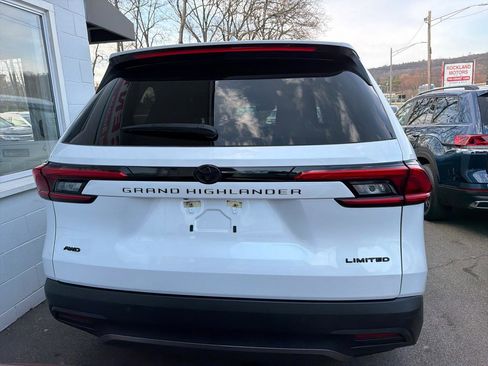 Used 2024 Toyota Grand Highlander AWD image 7