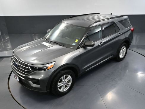 Used 2023 Ford Explorer XLT AWD/4WD image 60