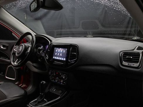 Used 2020 Jeep Compass Latitude image 15