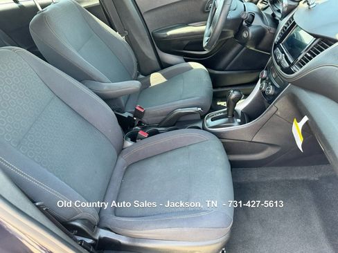 Used 2019 Chevrolet Trax LS image 14