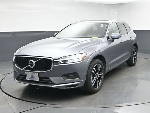 Used 2019 Volvo XC60 T5 Momentum w/ Multimedia Package AWD/4WD image 3