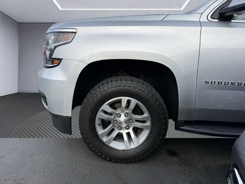 Used 2019 Chevrolet Suburban LT image 6