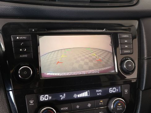 Used 2018 Nissan Rogue SV FWD image 6