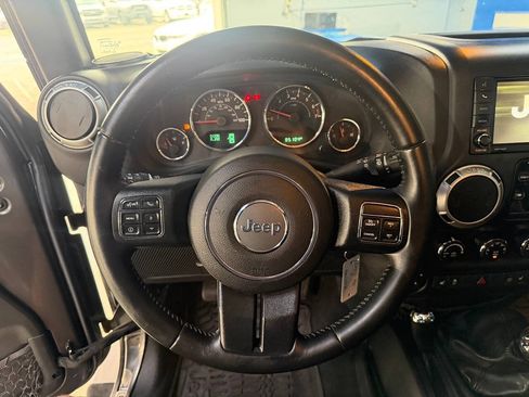 Used 2016 Jeep Wrangler Unlimited Sahara w/ Dual Top Group AWD/4WD image 21