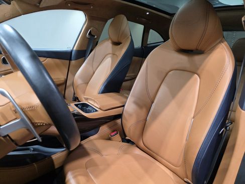 Used 2021 Aston Martin DBX image 12