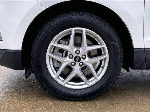 Used 2024 Ford Edge SEL image 9