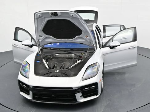 Certified 2025 Porsche Panamera 4 E-Hybrid AWD/4WD image 25