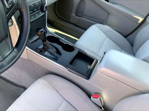 Used 2017 Toyota Camry LE FWD image 15