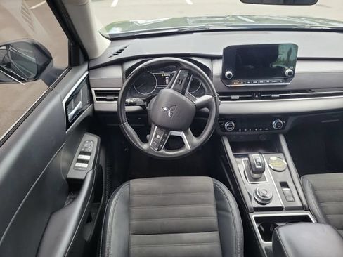 Used 2023 Mitsubishi Outlander SE FWD image 14
