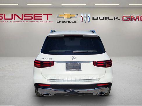 Used 2025 Mercedes-Benz GLB 250 image 5