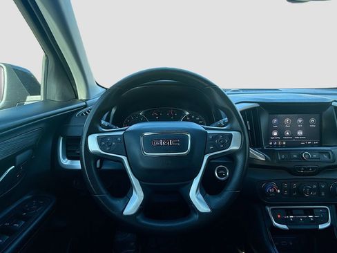 Used 2024 GMC Terrain SLE w/ Driver Convenience Package image 11